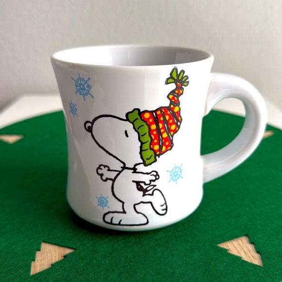 ❗️SNOOPY PEANUTS x CHARLIE BROWN TREE WINTER HOLIDAY COFFEE TEA DECOR MUG - Picture 2 of 4
